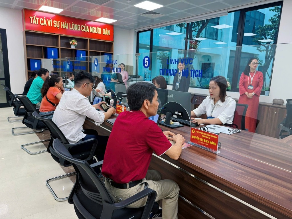 Bài 1: Tạm biệt thời hành chính hẹn hò nơi công sở