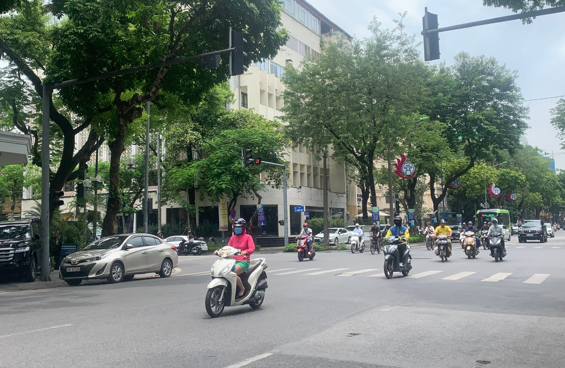 tu-ngay-1-7-2026-thanh-pho-ha-noi-se-khong-con-xe-mo-to-xe-gan-may-su-dung-nhien-lieu-hoa-thach-luu-thong-trong-khu-vuc-vanh-dai-1.-anh-tuan-khai.jpg