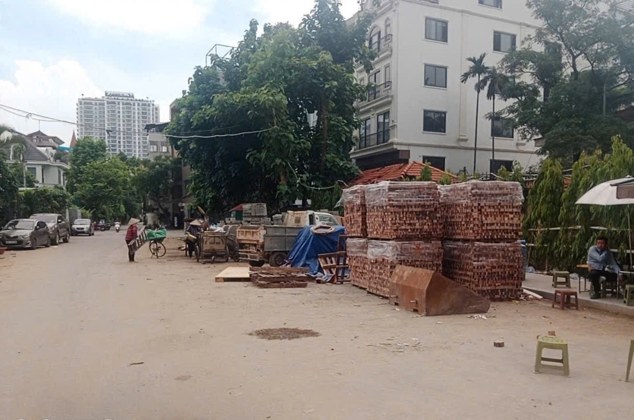 long-duong-tay-ho.jpg