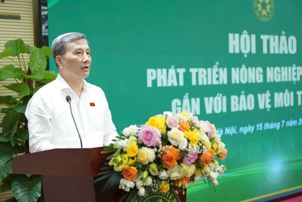 Đồng chí Lê Quang Huy Ủy viên Ban Chấp hành Trung ương Đảng, Chủ nhiệm Ủy ban Khoa học, Công nghệ và Môi trường của Quốc hội cho rằng Hội thảo Phát triển nông nghiệp bền vững gắn với bảo vệ môi trường làm rõ thêm những vướng mắc, hạn chế, bất cập trong việc ban hành, thực hiện chính sách, pháp luật về bảo vệ môi trường trong lĩnh vực nông nghiệp