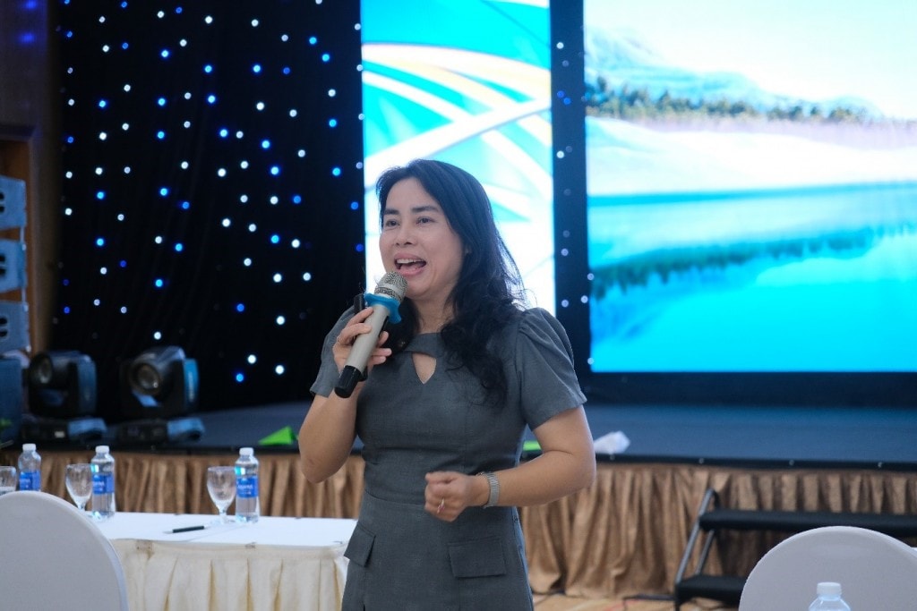 Đại diện Trường Đại học Sư phạm TP. Hồ Chí Minh chia sẻ kinh nghiệm về tập huấn giảng viên, xây dựng tài liệu để lồng ghép HTQC vào giáo dục đại học.