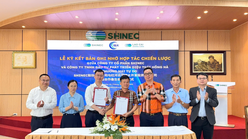 Công ty Shinec (Việt Nam) và Công ty Diệu Thái – Khu Thương mại Tự do Hồng Hà (Trung Quốc) đã chính thức ký kết Biên bản ghi nhớ hợp tác chiến lược, với tổng giá trị hợp tác dự kiến không dưới 500 triệu USD Công ty Shinec (Việt Nam) và Công ty Diệu Thái – Khu Thương mại Tự do Hồng Hà (Trung Quốc) đã chính thức ký kết Biên bản ghi nhớ hợp tác chiến lược, với tổng giá trị hợp tác dự kiến không dưới 500 triệu USD
