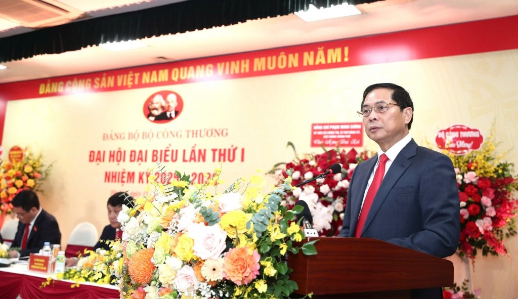Ủy viên Trung ương Đảng, Uỷ viên Ban Thường vụ Đảng uỷ Chính phủ, Phó Thủ tướng Chính phủ Bùi Thanh Sơn nhấn mạnh, Bộ Công Thương đã phấn đấu “hơn 100% sức lực”, đóng góp toàn diện vào kết quả phát triển kinh tế - xã hội