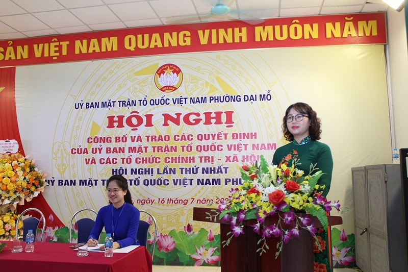 Đồng chí Lê Thị Bích Hà - Uỷ viên Ban Thường vụ Đảng uỷ, Chủ tịch Ủy ban MTTQ Việt Nam phường phát biểu bế mạc hội nghị