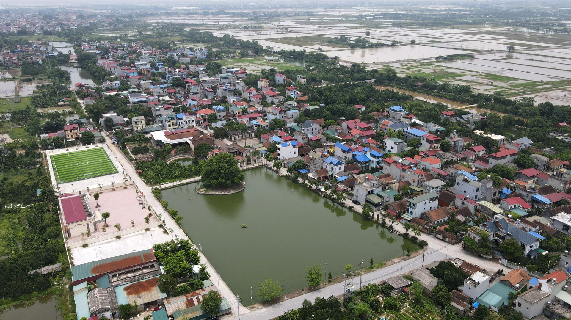 dien-mao-nong-thong-moi-khang-trang-tai-xa-ung-thien.-anh-quang-thai.jpg