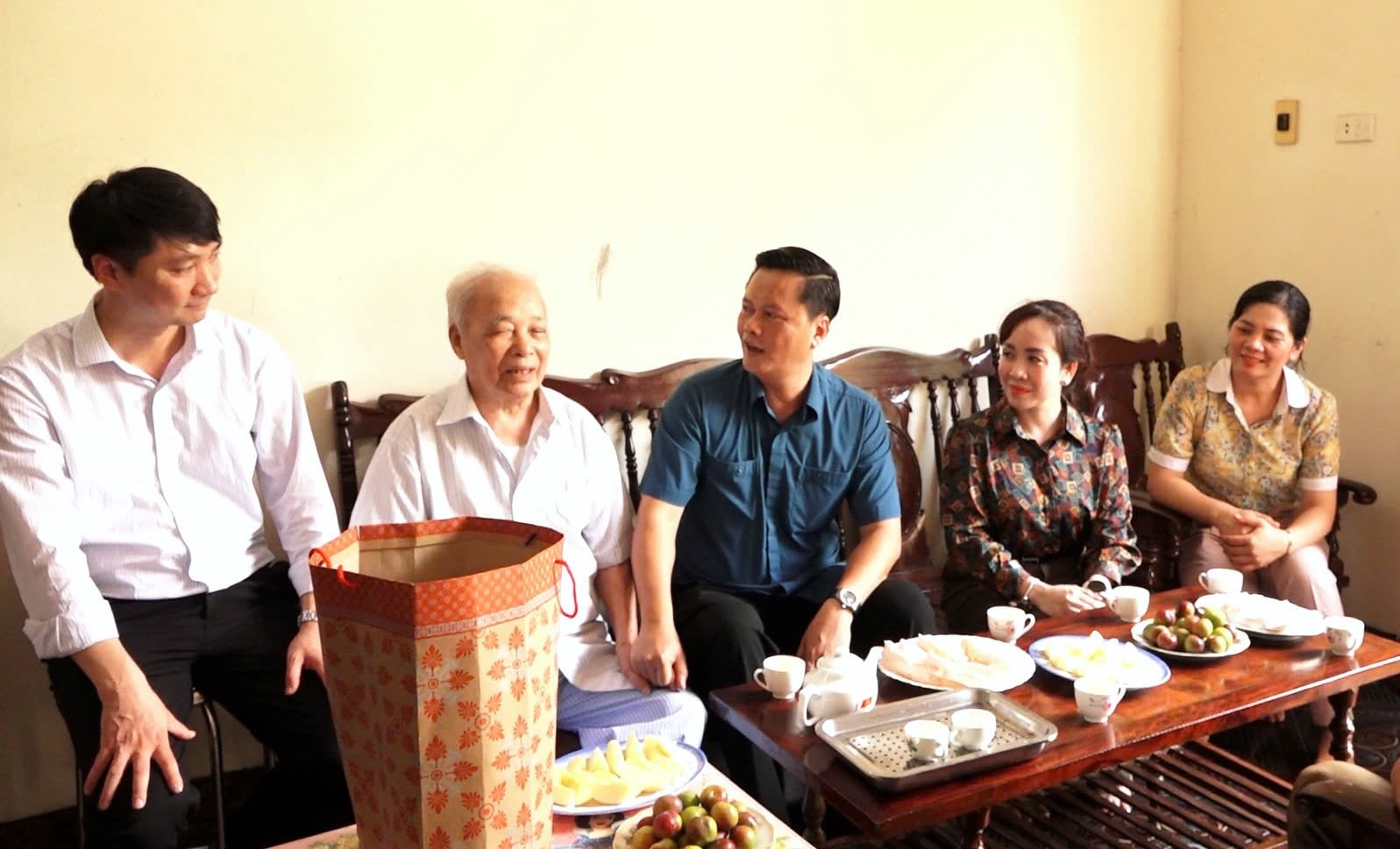 ហួង-សុន-២.jpg