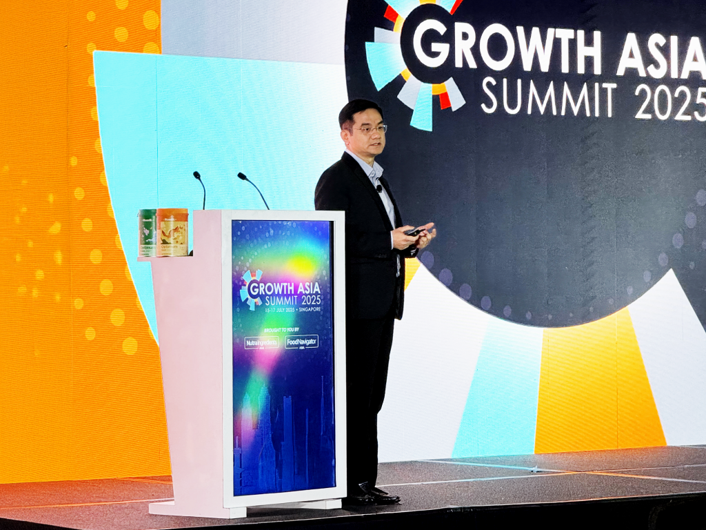 Đại diện Vinamilk, ông Nguyễn Quang Trí – Giám đốc điều hành Marketing – chia sẻ về đột phát 6 HMO trong sản phẩm sữa bột trẻ em Vinamilk Optimums tại diễn đàn lớn nhất châu Á về cơ hội phát triển trong ngành thực phẩm, đồ uống và dinh dưỡng (Ảnh: Hồng Nhân).