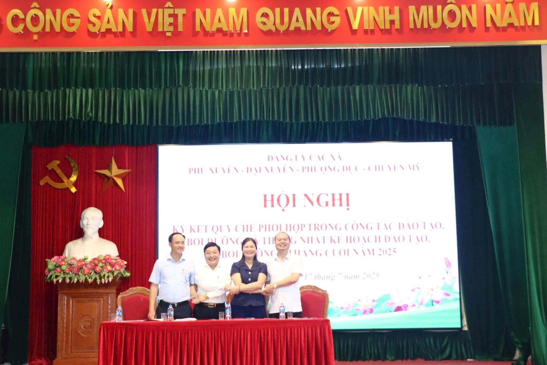 chinh-tri1.jpg