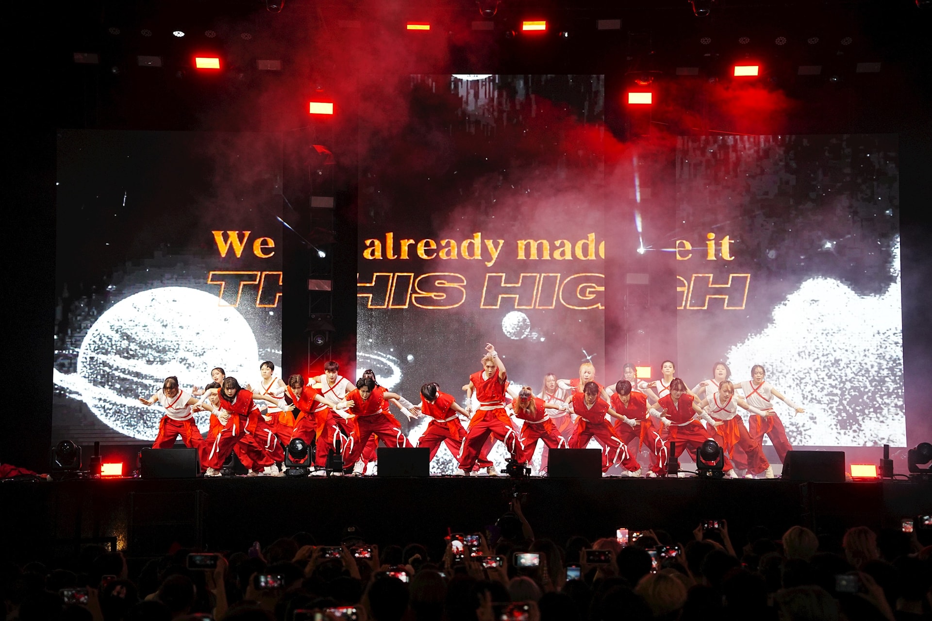 nhom-du-thi-a-code-bieu-dien-tai-k-pop-lovers-festival-2024.jpg