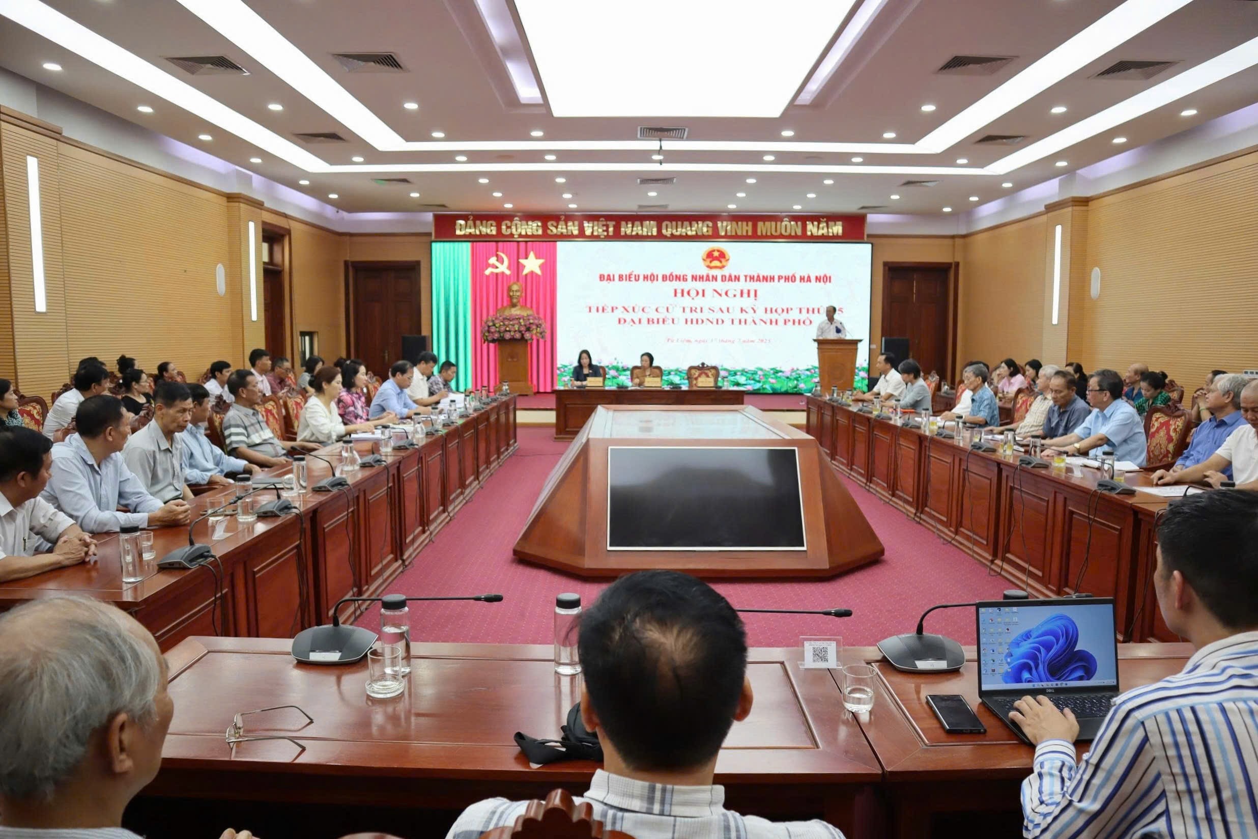 Tổ đại biểu HĐND Thành phố số 12 tiếp xúc cử tri sau kỳ họp thứ 25