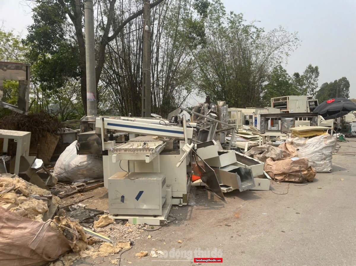 Hà Nội với bài toán xử lý rác thải điện tử - Kỳ 1: “Quả bom”nổ chậm trong lòng đô thị