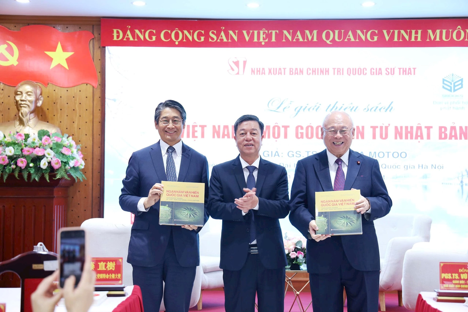 tang-sach-dai-bieu-nb.jpg