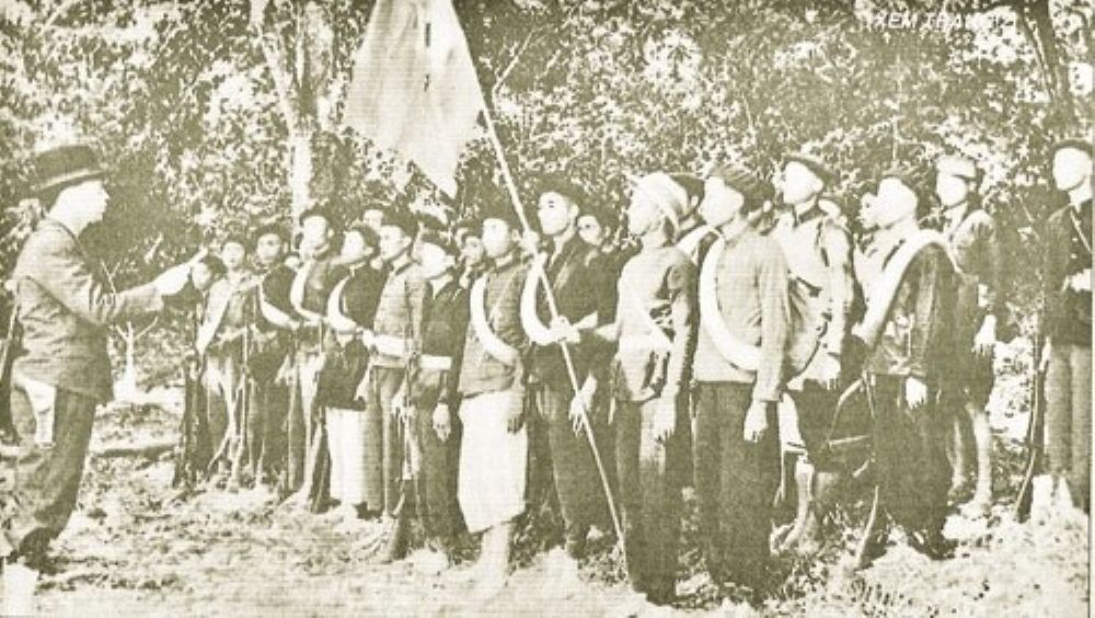 Ngày 22-12-1944, Đội Việt Nam Tuyên truyền Giải phóng quân được thành lập tại khu rừng Trần Hưng Đạo ở châu Nguyên Bình, tỉnh Cao Bằng, do đồng chí Võ Nguyên Giáp chỉ huy, trực tiếp tham gia chiến đấu bên cạnh các cơ sở, lực lượng dân quân ở các địa phương, đóng vai trò nòng cốt, quyết định sự thành công của Cách mạng Tháng Tám.