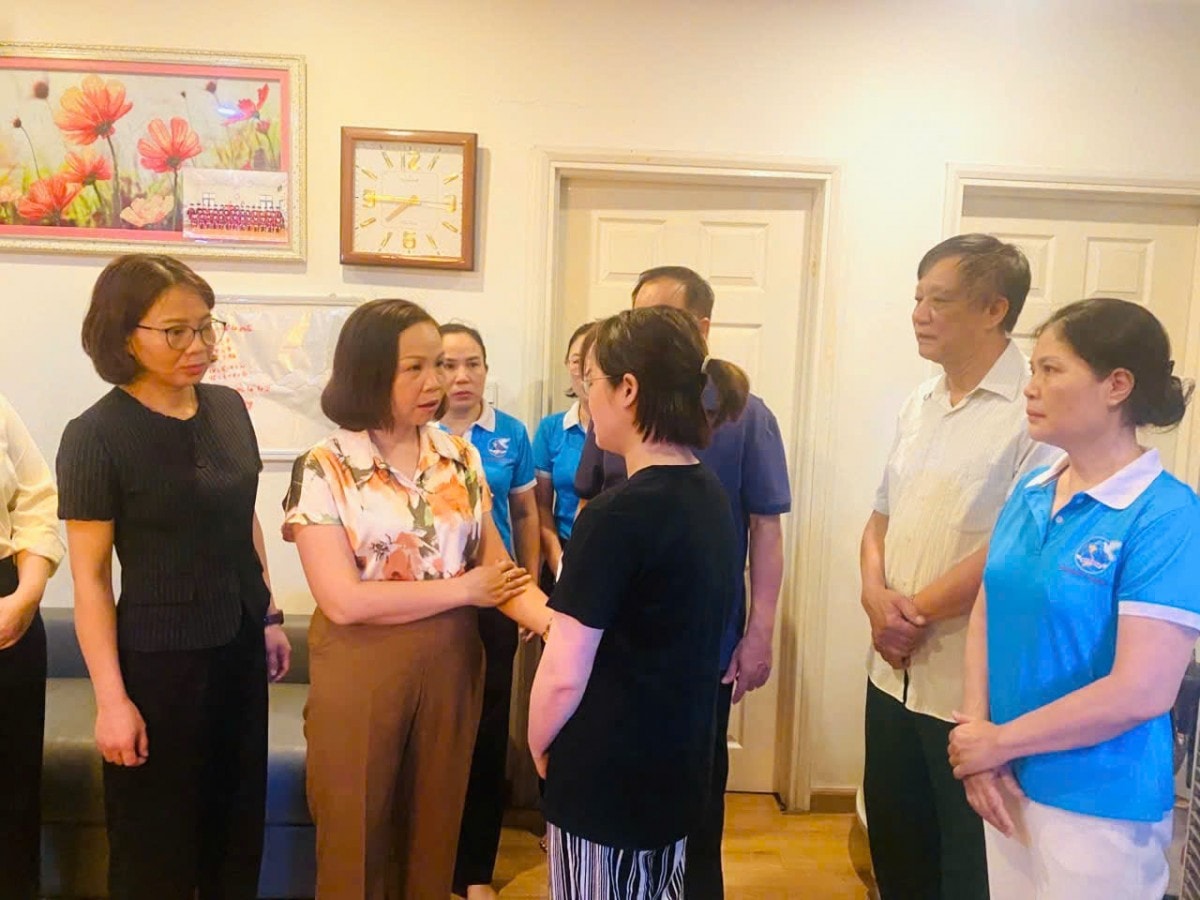 Kịp thời thăm hỏi, hỗ trợ gia đình các nạn nhân vụ tai nạn nghiêm trọng ở Dương Nội
