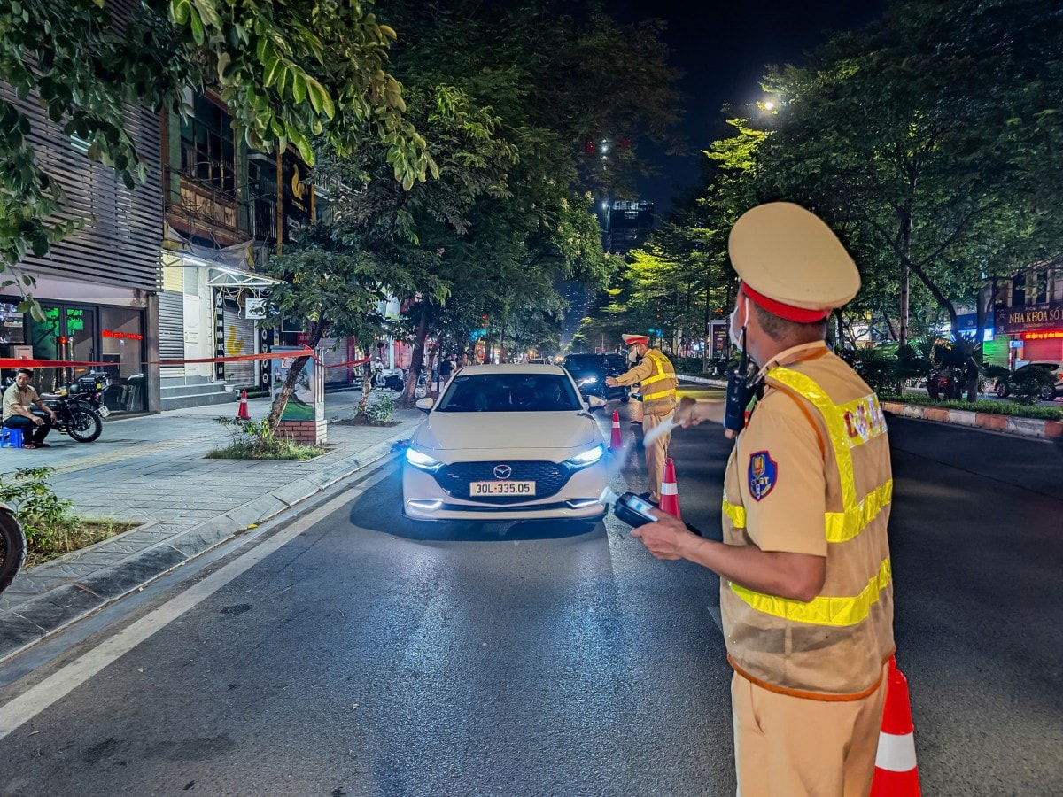 Các bà vợ mừng ra mặt ủng hộ CSGT xử lý mạnh tay vi phạm nồng độ cồn