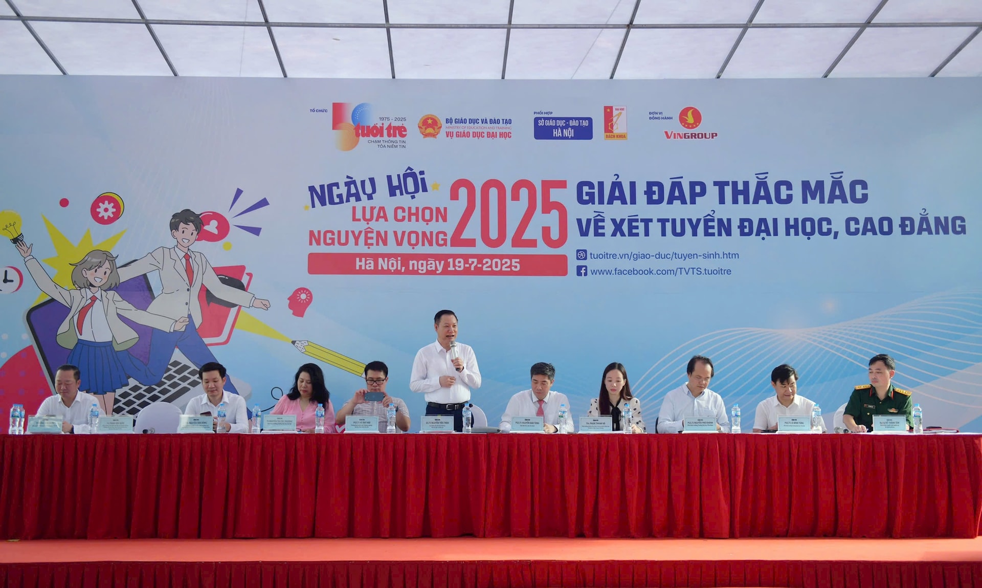 ngay-hoi-xet-tuyen-dh-1.jpg