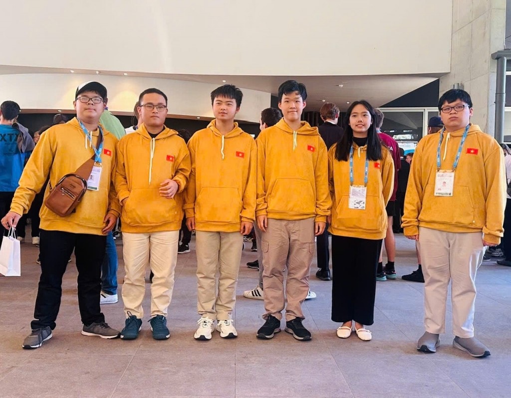 Đoàn học sinh Việt Nam đoạt huy chương Olympic Toán quốc tế năm 2025
