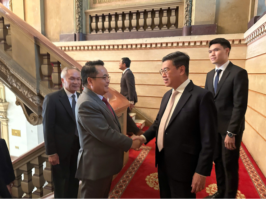 Đ/c Nguyễn Văn Dũng PCT UBND TPHCM đón chào Đoàn đại biểu cấp cao Kiểm toán Nhà nước Lào