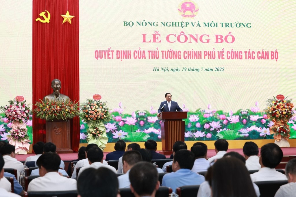 Thủ tướng Chính phủ Phạm Minh Chính dự lễ công bố, trao quyết định điều động đồng chí Trần Đức Thắng về công tác tại Bộ Nông nghiệp và Môi trường, giao quyền Bộ trưởng Bộ Nông nghiệp và Môi trường - Ảnh: VGP/Nhật Bắc