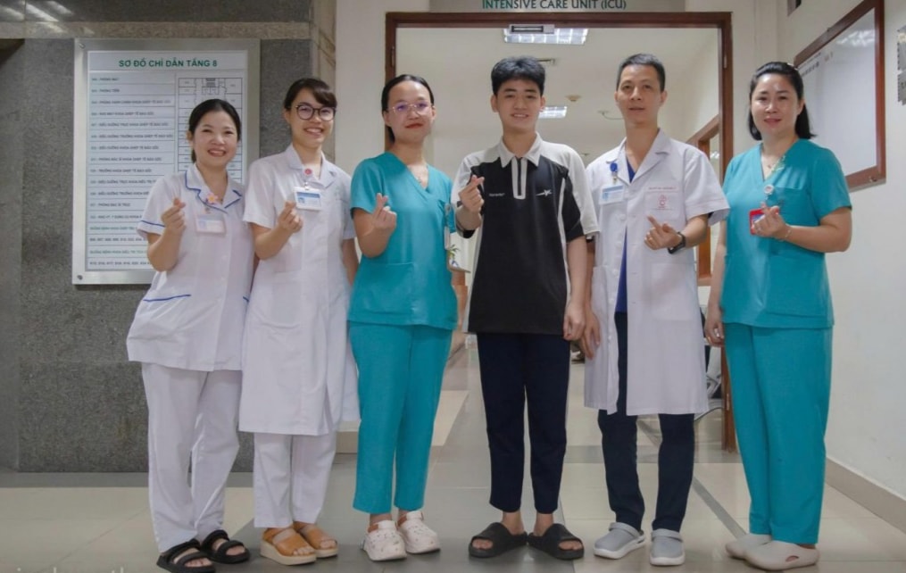 Sáng truyền hóa chất, tối học bài nam sinh ung thư máu xuất sắc đạt 28 điểm thi THPT Quốc gia