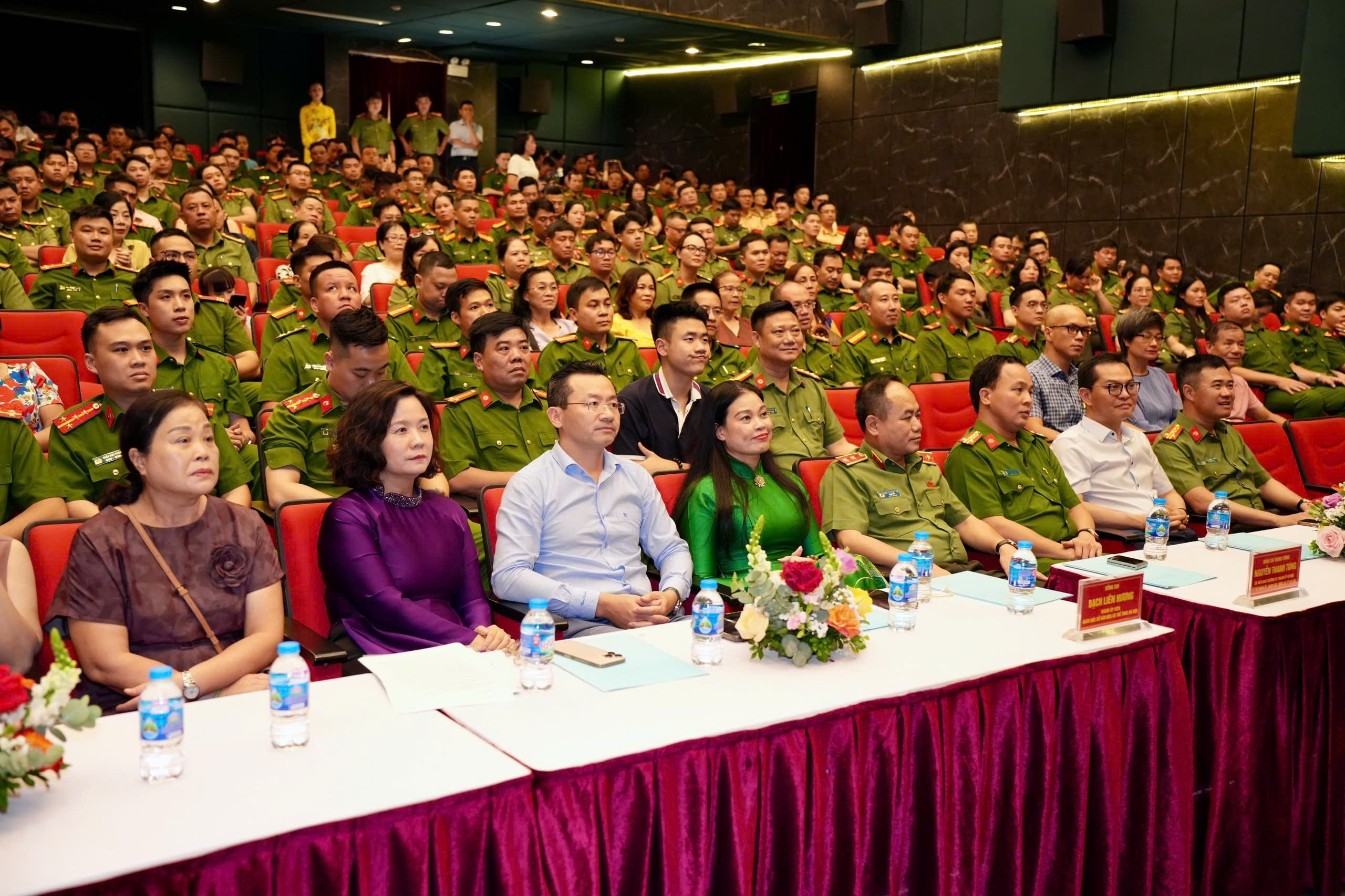Khai mạc vở kịch nói Đối mặt nhân dịp kỷ niệm 80 năm Ngày truyền thống Công an nhân dân