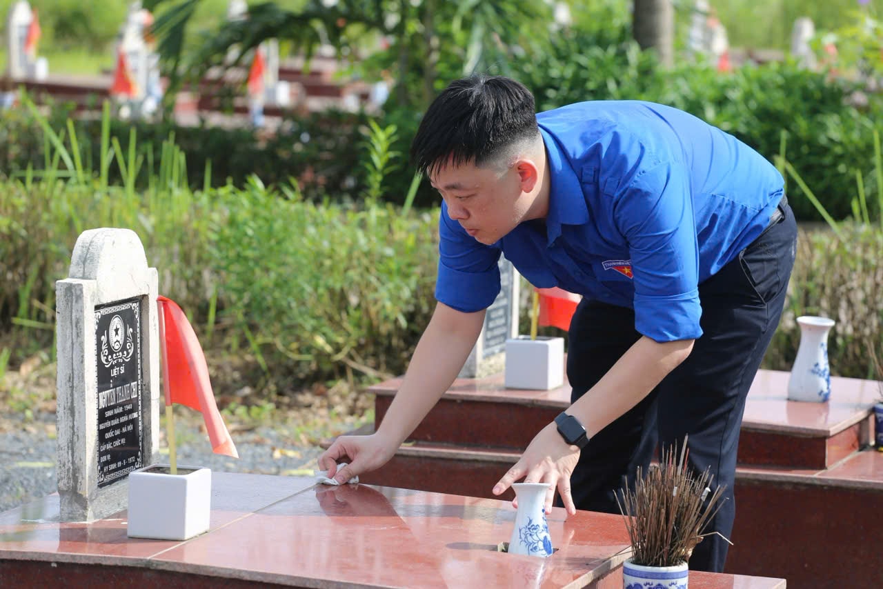 2kieu-phu.jpg