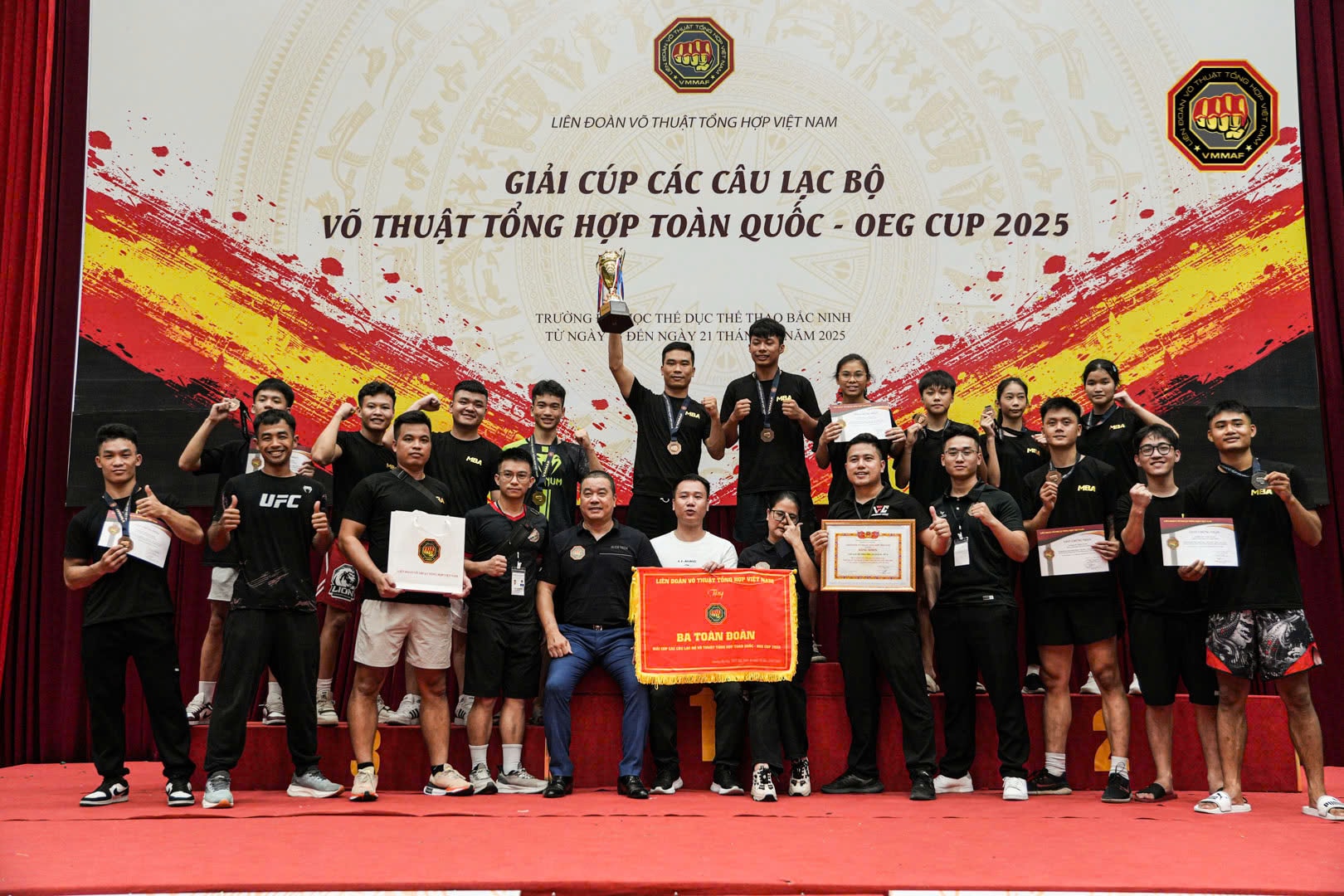 20-nhan-huy-chuong.jpg