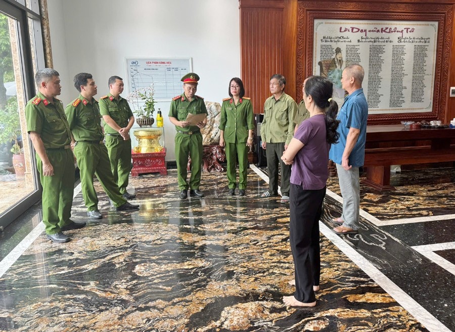 Lực lượng Công an khám xét nơi ở, nơi làm việc của đối tượng Bùi Quốc Ý