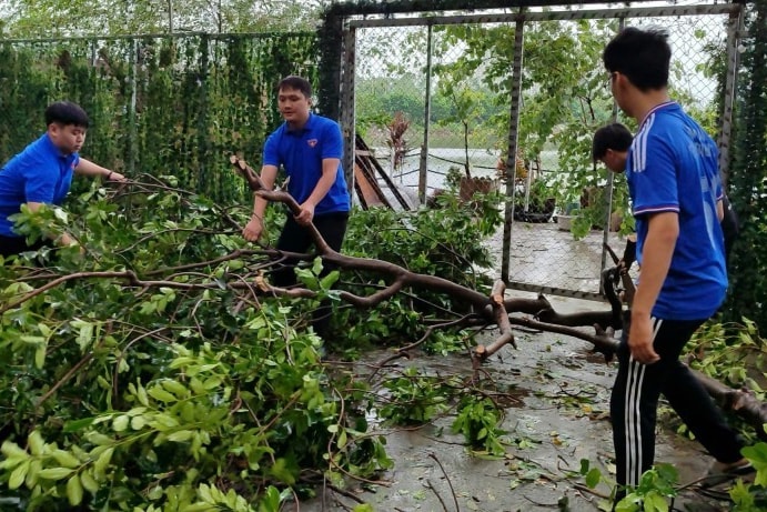Đoàn viên thanh niên tham gia khắc phục hậu quả bão Yagi (năm 2024)