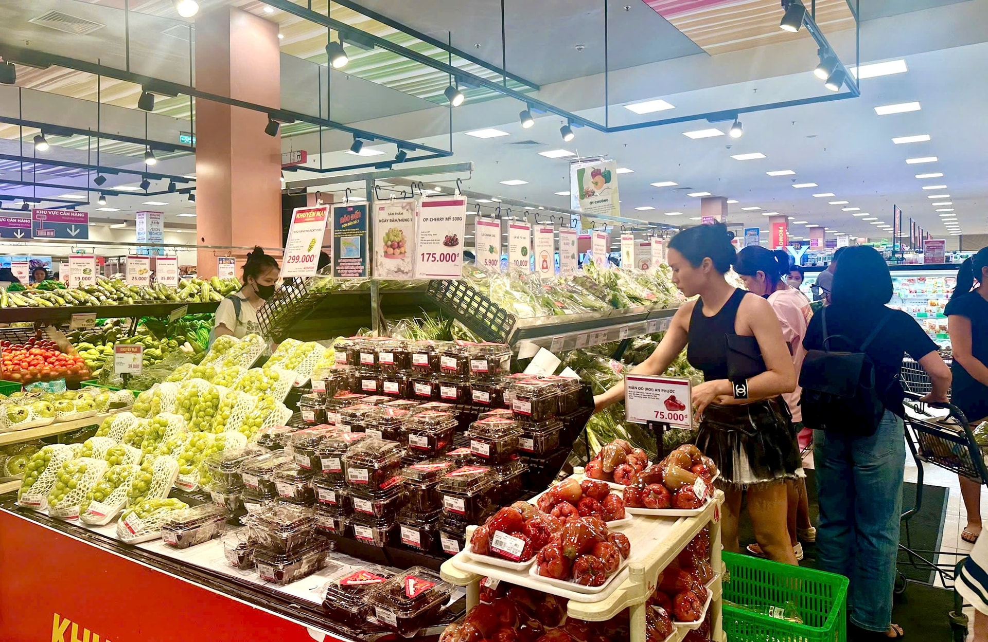 gen-h-turnaround-at-aeon-always-supplying-flowers-and-food.jpg