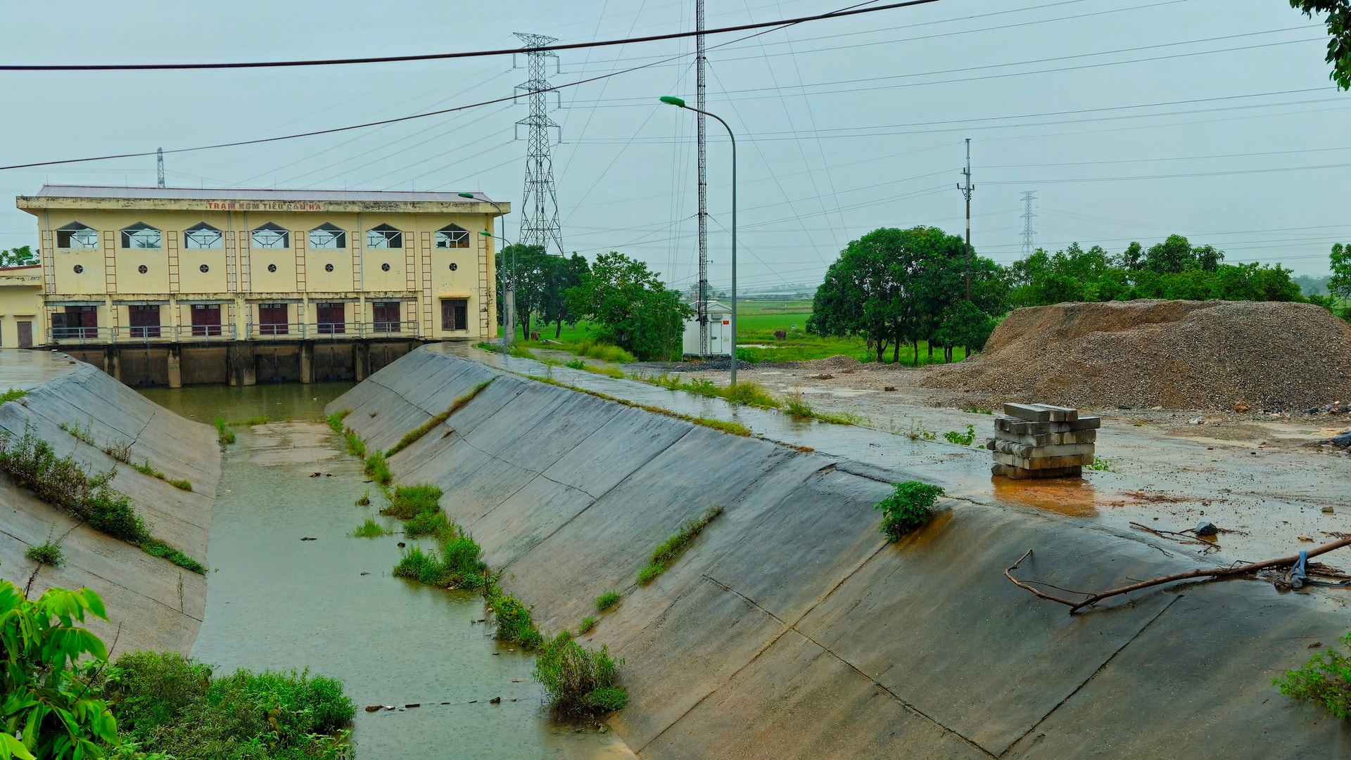 tram-bomb-can-ha-kieu-phu.jpg