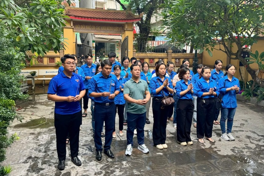 Tuổi trẻ Hoàng Mai dâng hương tri ân các anh hùng liệt sĩ 