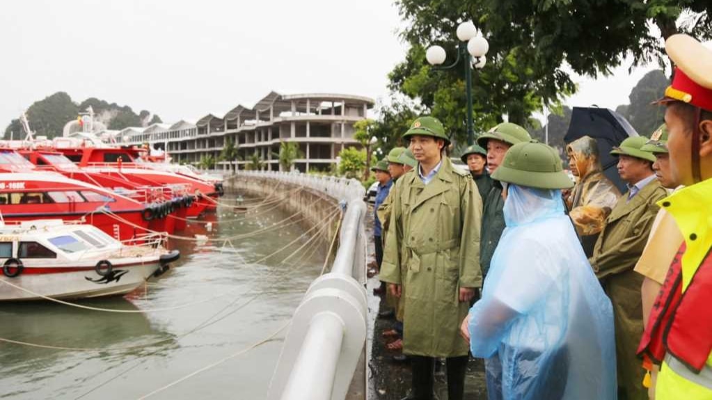 Phó Chủ tịch UBND tỉnh Quảng Ninh kiểm tra công tác phòng chống bão tại cảng Ao Tiên (Vân Đồn)