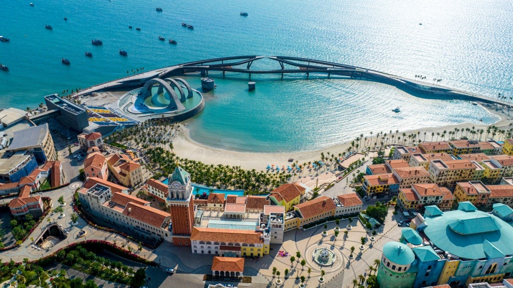 Travel + Leisure ví Sunset Town như Disney World hay Amalfi của Việt Nam
