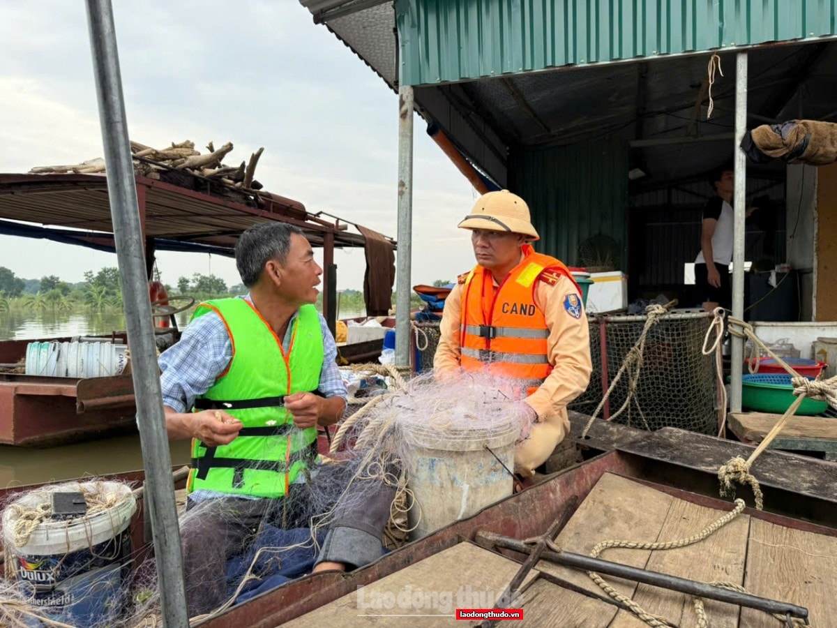 Công an Hà Nội hướng dẫn người dân 4 tại chỗ ứng phó bão số 3