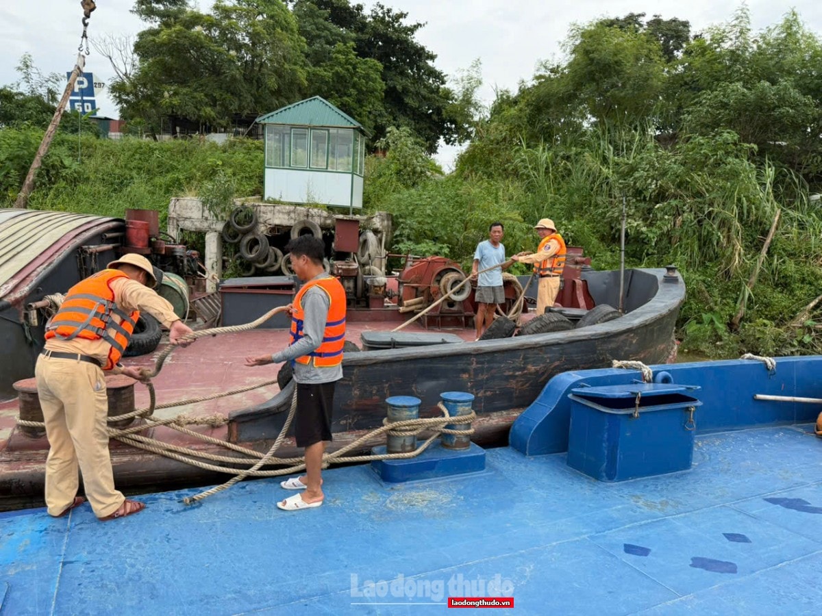 Công an Hà Nội hướng dẫn người dân 4 tại chỗ ứng phó bão số 3