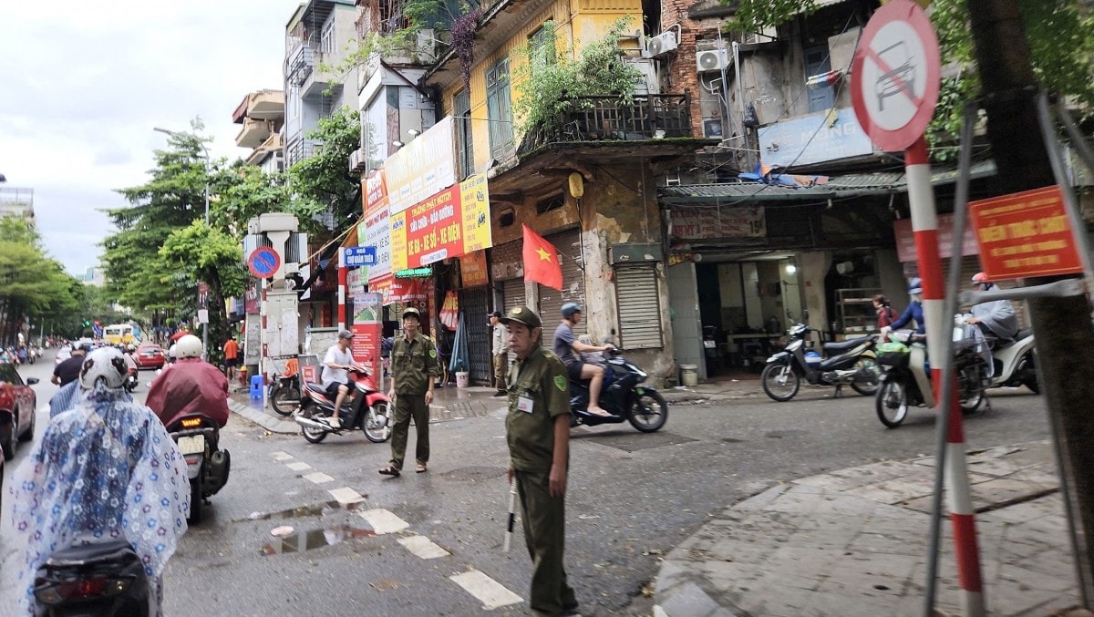 Phường Văn Miếu - Quốc Tử Giám chủ động triển khai các biện pháp ứng phó khẩn cấp với bão số 3 Phường Văn Miếu - Quốc Tử Giám chủ động triển khai các biện pháp ứng phó khẩn cấp với bão số 3
