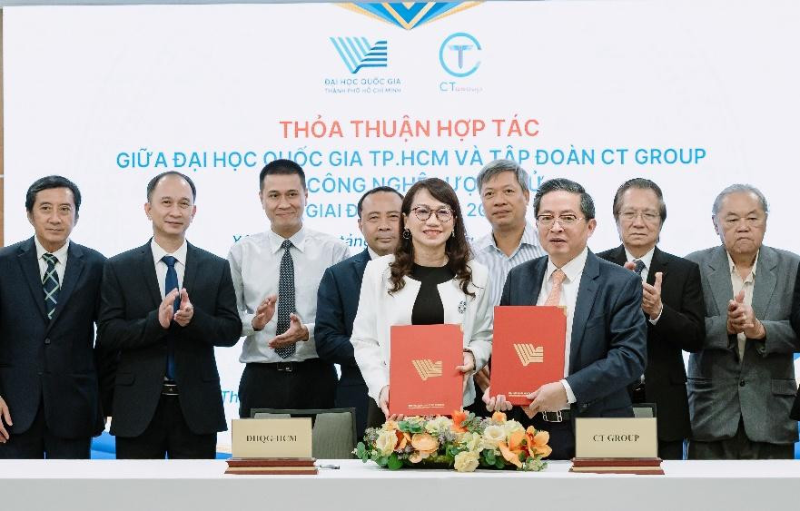 CT Group ký hợp tác chiến lược với Đại học Quốc gia thành phố Hồ Chí Minh trong lĩnh vực công nghệ vi mạch bán dẫn, công nghệ lượng tử. Ảnh: T.