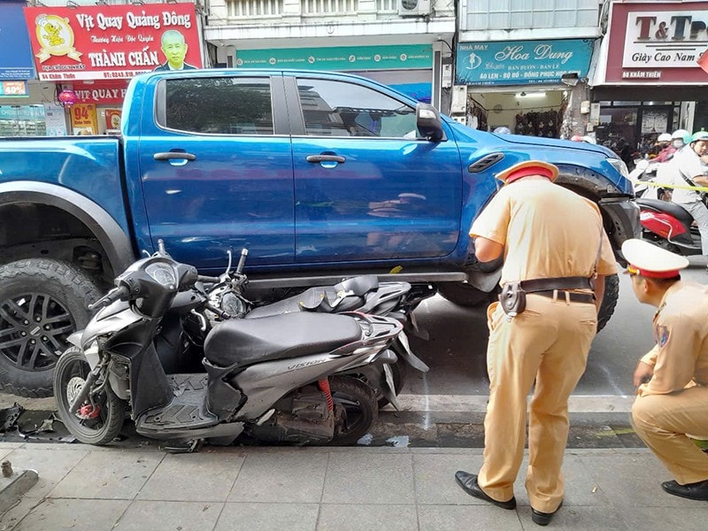Lực lượng Cảnh sát giao thông phối hợp điều tra làm rõ nguyên nhân vụ tai nạn