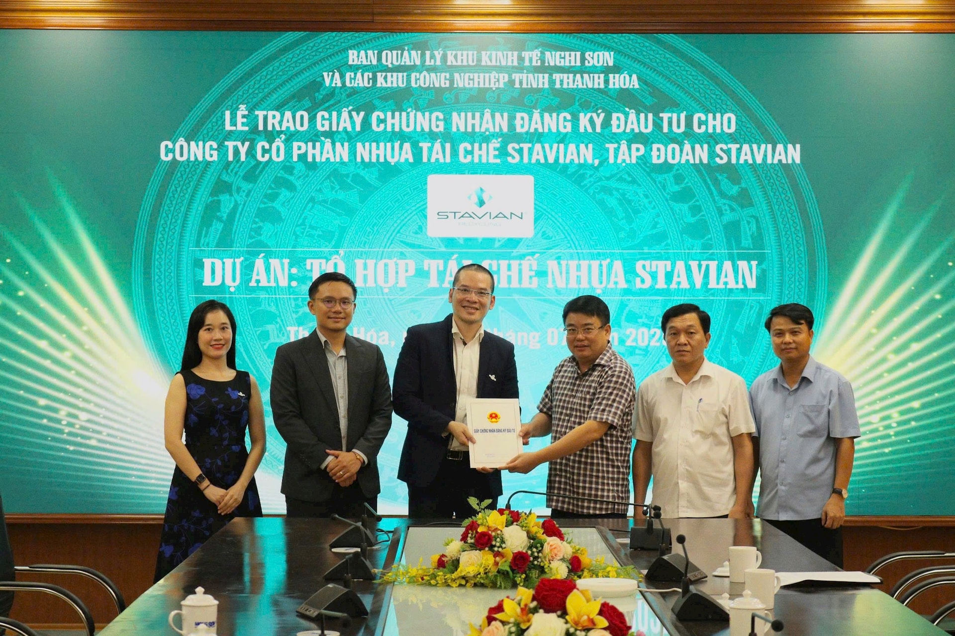 cong-ty-co-phan-nhua-tai-che-stavian-chinh-thuc-nhan-giay-chung-nhan-dang-ky-dau-tu-cho-du-an-to-hop-tai-che-nhua-stavian.jpg