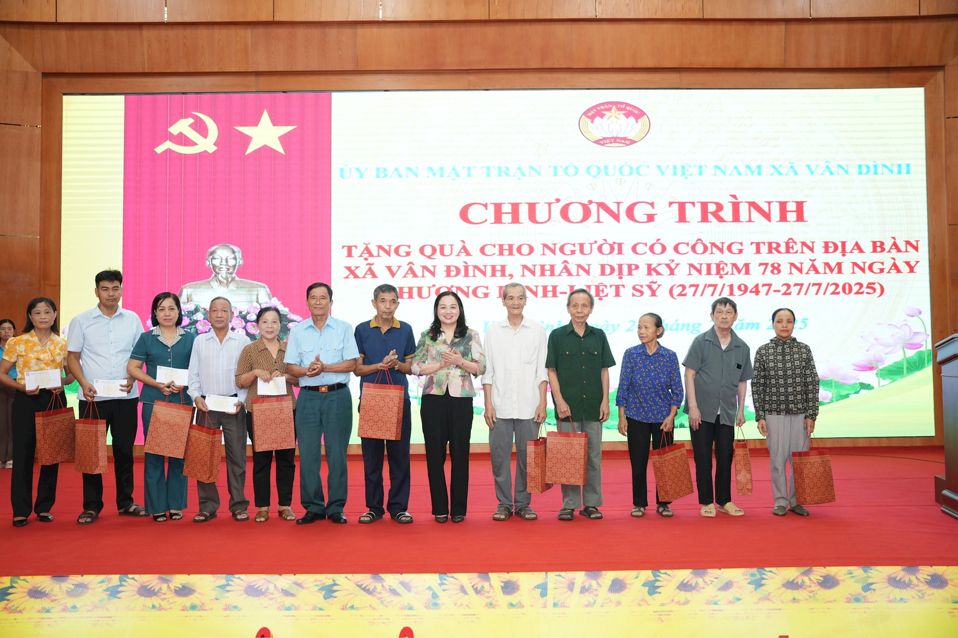 27-7-xa-van-dinh9.jpg
