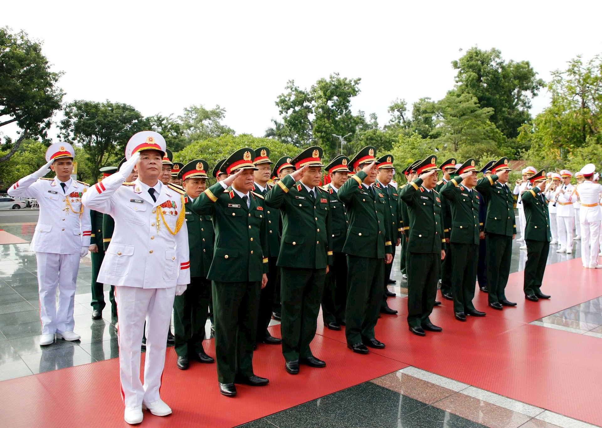quan-uy-tw.jpg