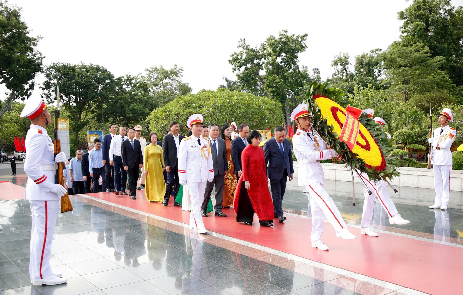 thanh-uy-hn.jpg