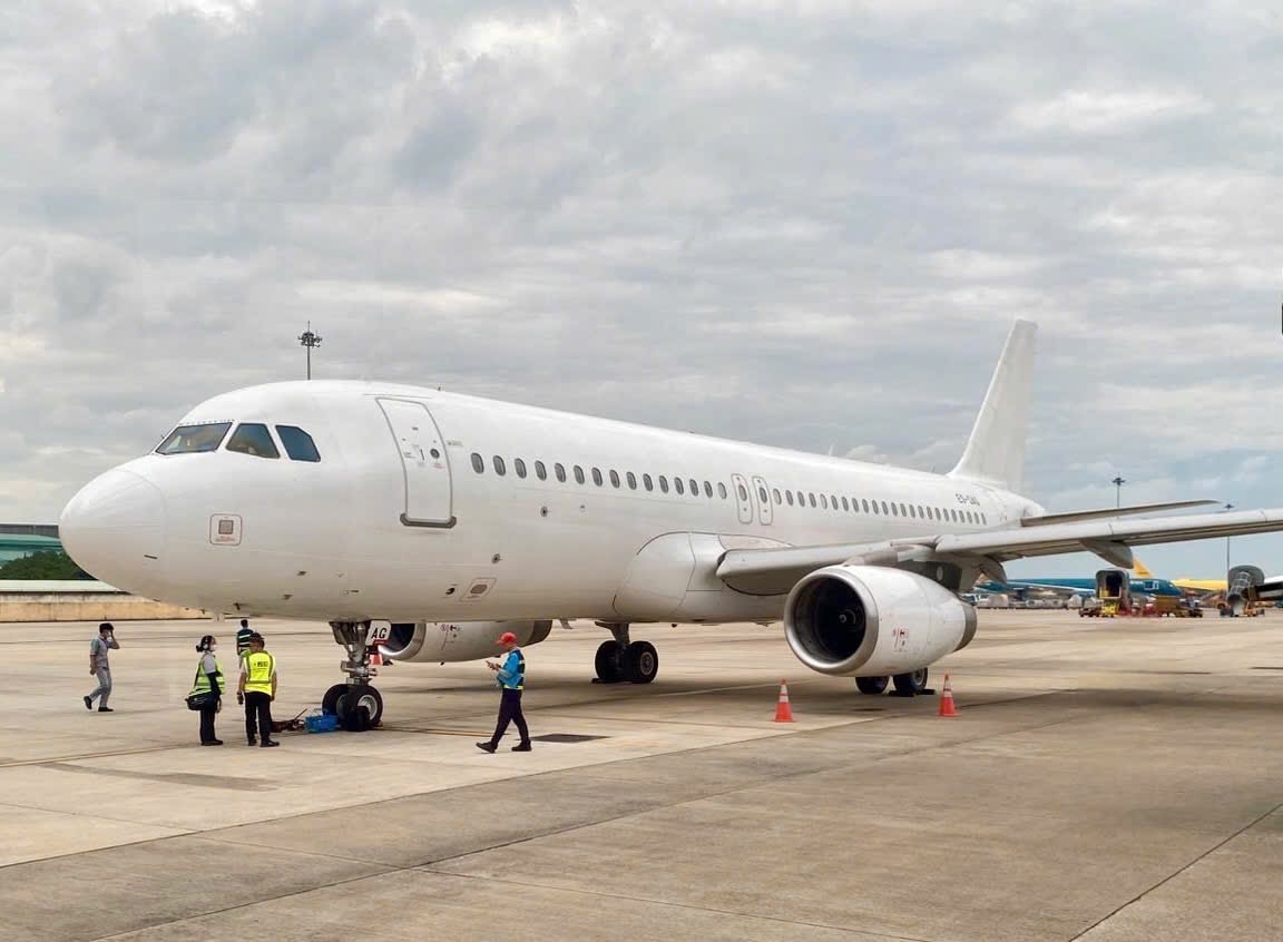 1_-vietnam-airlines-vua-tiep-nhan-va-dua-vao-khai-thac-2-tau-bay-airbus-a320-theo-hinh-thuc-thue-uot-de-phuc-vu-cao-diem-he-2025..jpg