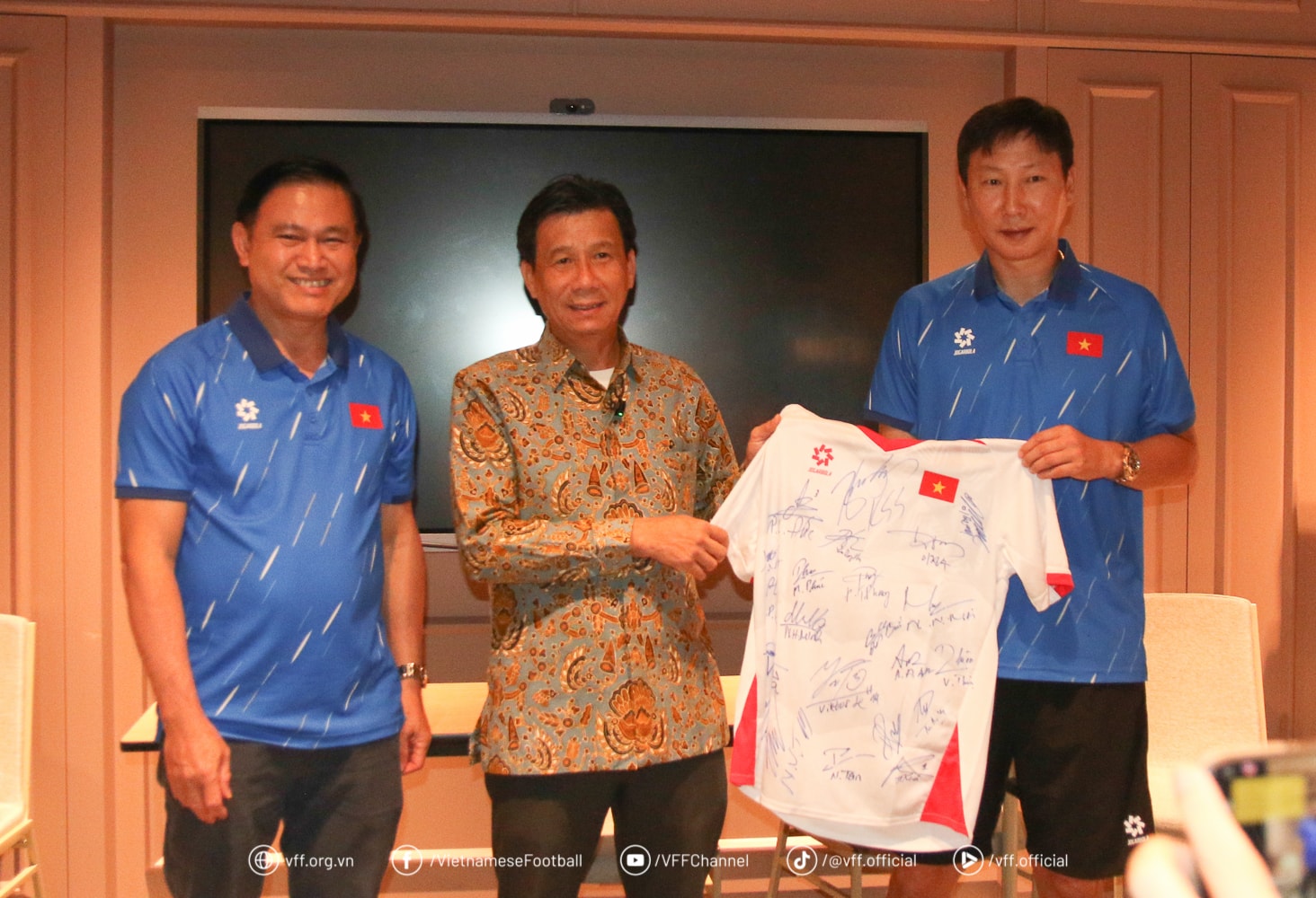 24-u23vn1.jpeg