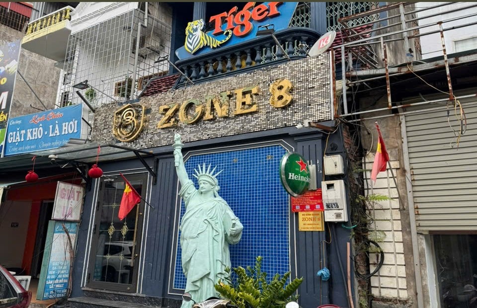 Quán bar Zone 8, một tụ điểm ăn chơi do Lê Kim Thu (tức Thu “vệ sỹ”), đàn em thân tín của Tuấn “thần đèn” điều hành