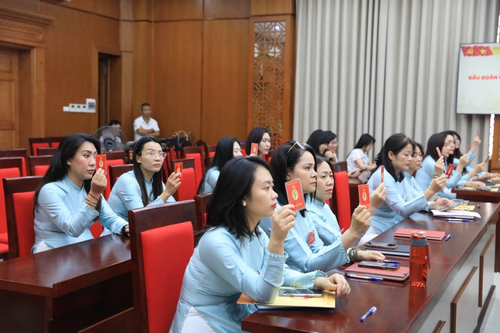 Xây dựng đội ngũ cán bộ, đảng viên thích ứng nhanh yêu cầu mới