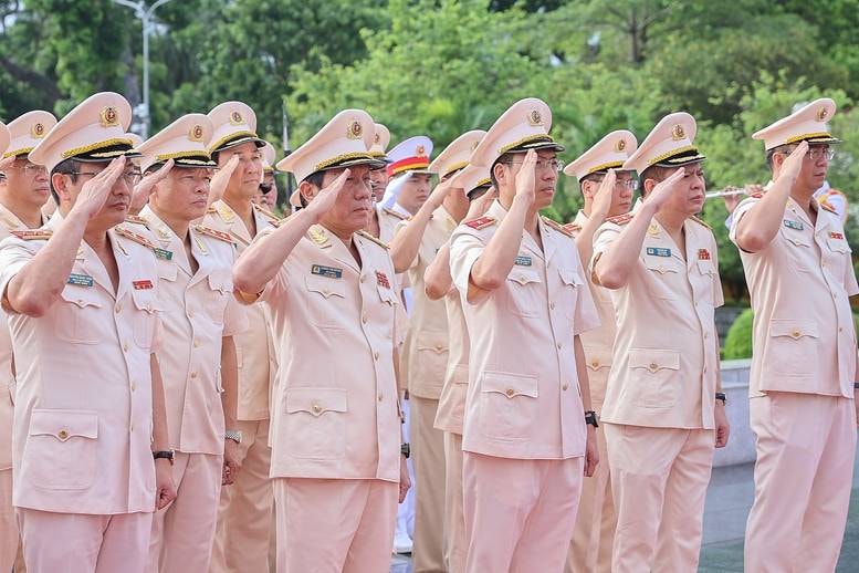 Lãnh đạo Đảng, Nhà nước vào Lăng viếng Chủ tịch Hồ Chí Minh, tưởng niệm các anh hùng liệt sĩ- Ảnh 8.