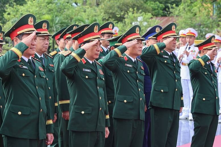 Lãnh đạo Đảng, Nhà nước vào Lăng viếng Chủ tịch Hồ Chí Minh, tưởng niệm các anh hùng liệt sĩ- Ảnh 6.