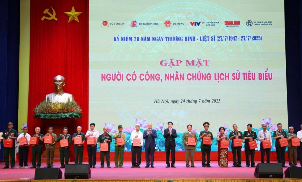 Tổng Bí thư Tô Lâm chủ trì gặp mặt người có công và nhân chứng lịch sử tiêu biểu năm 2025